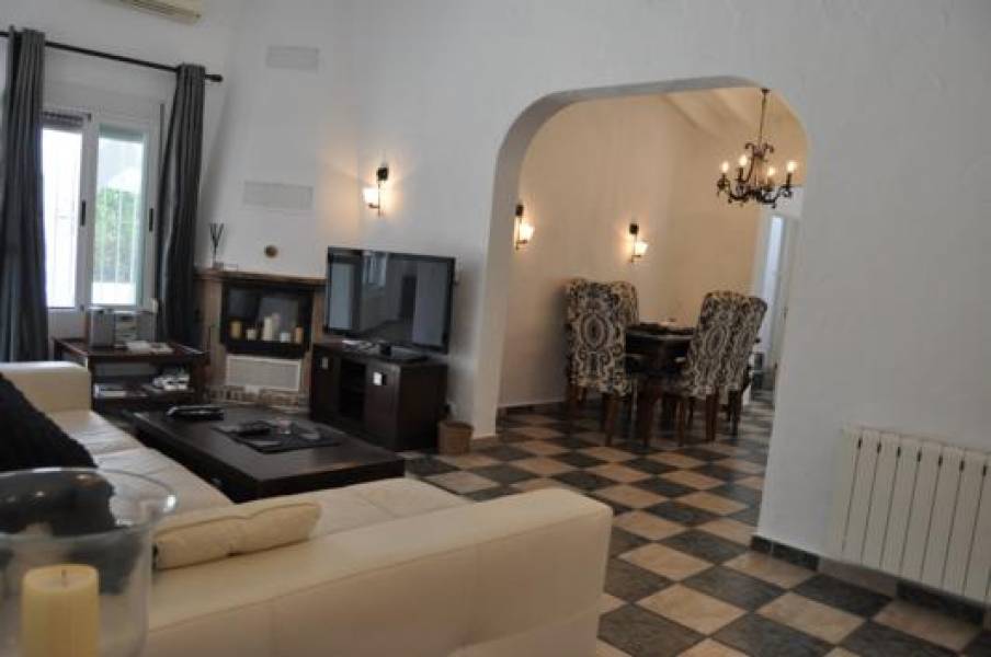 Mediterranean villa with flat plot close to Moraira centre