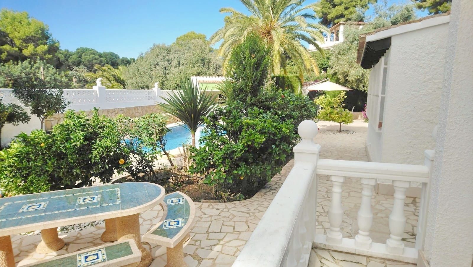 Mediterranean villa with flat plot close to Moraira centre