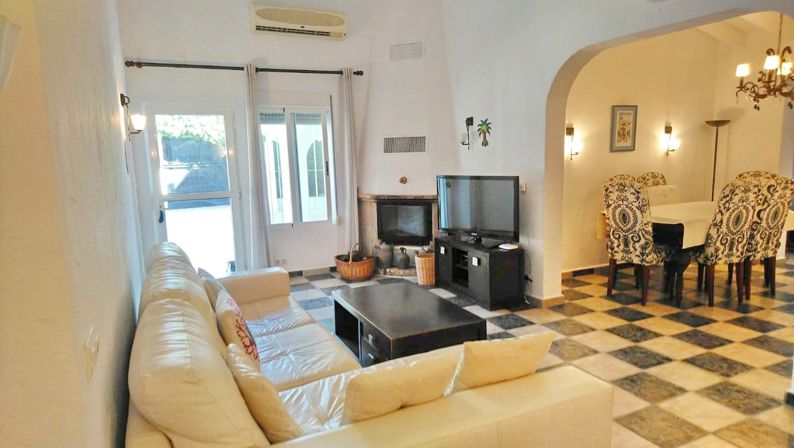 Mediterranean villa with flat plot close to Moraira centre