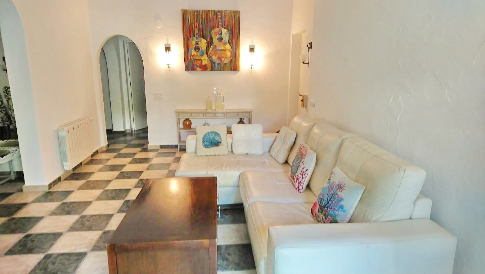 Mediterranean villa with flat plot close to Moraira centre
