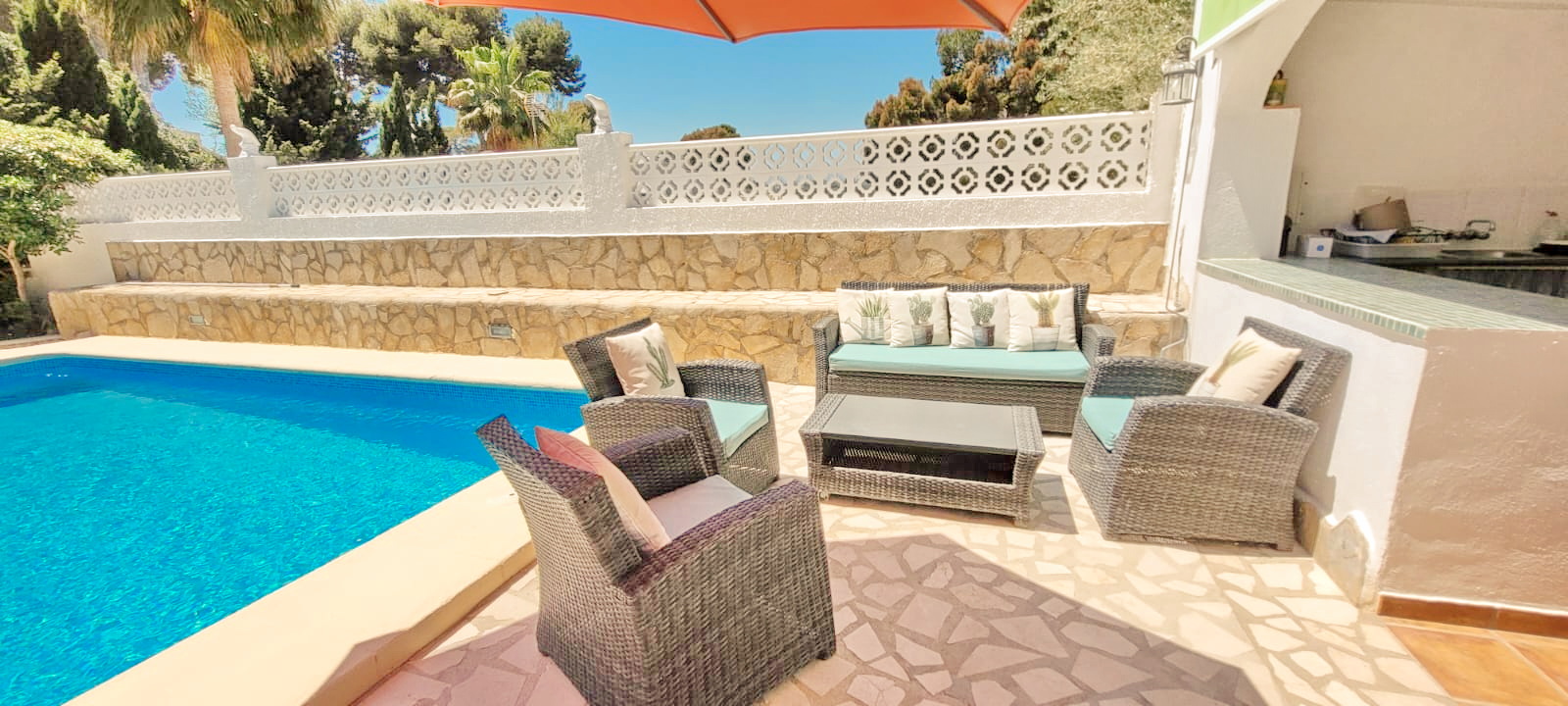 Mediterranean villa with flat plot close to Moraira centre