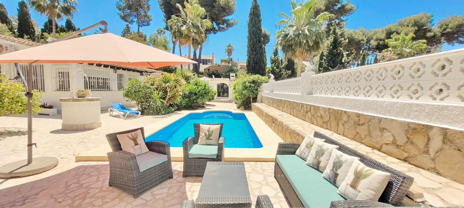 Mediterranean villa with flat plot close to Moraira centre
