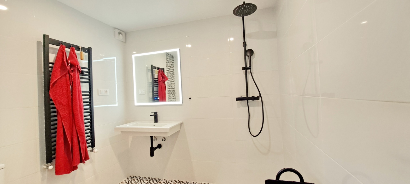 Recently renovated villa near the center