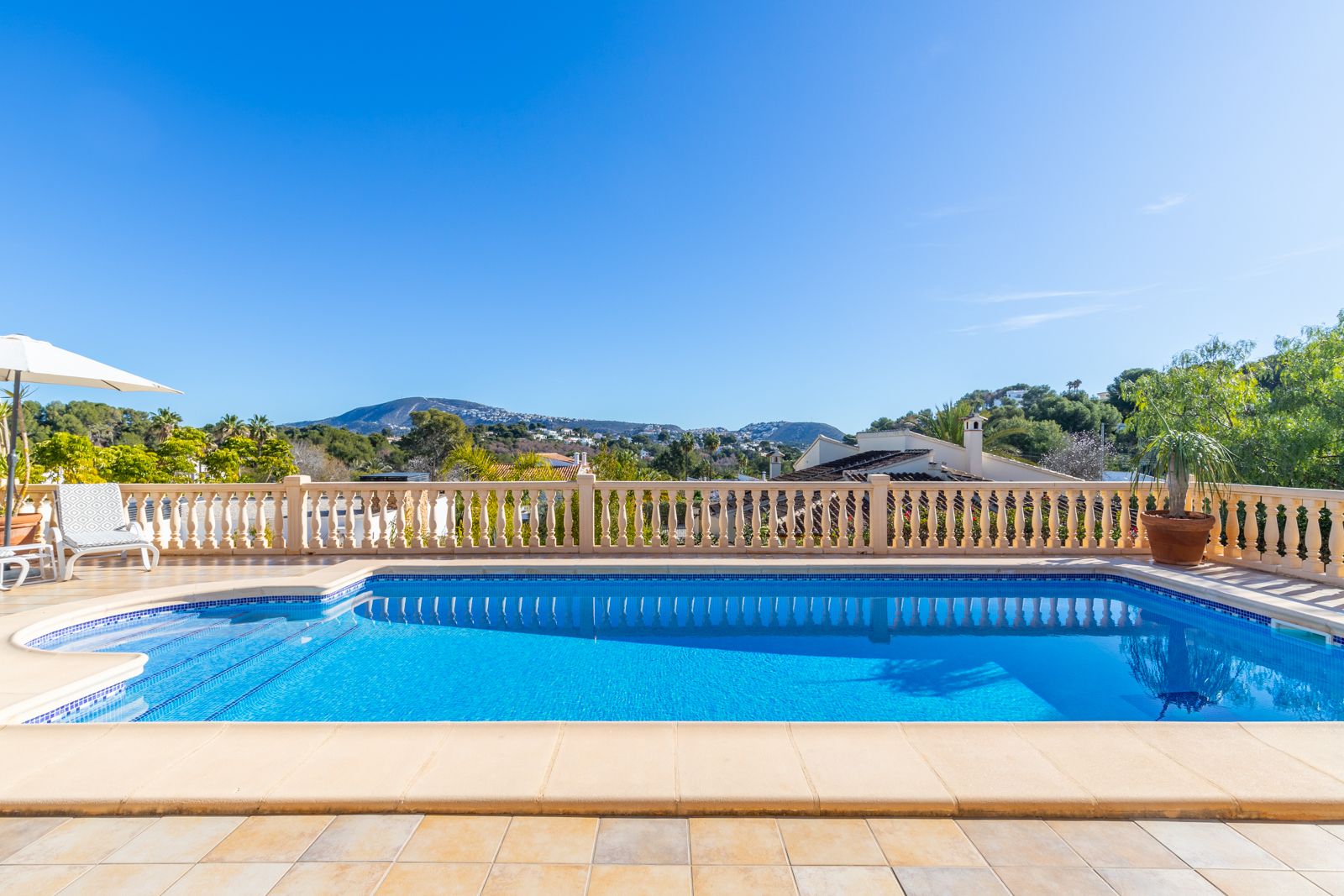 Luxury villa in Moraira – Prime location close to the sea