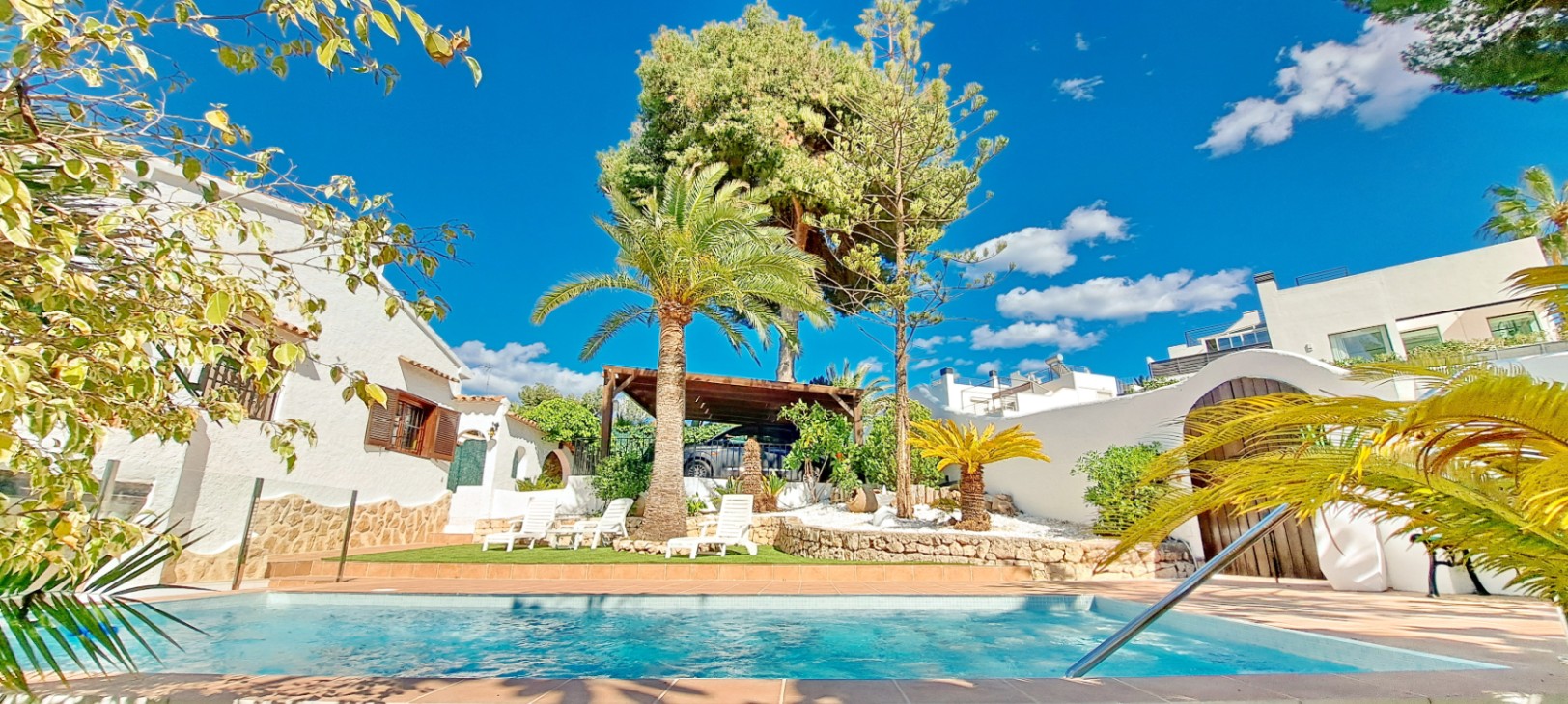 Charming villa near the center of Moraira