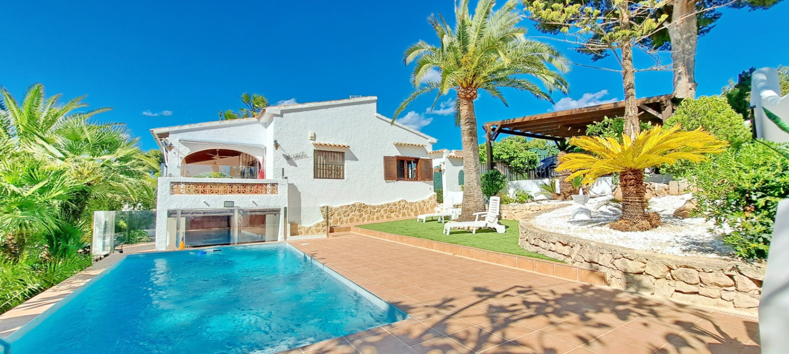 Charming villa near the center of Moraira