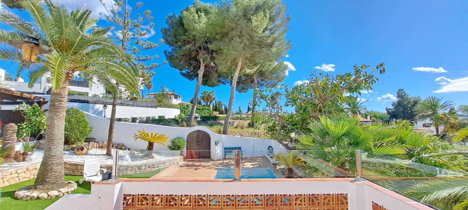Charming villa near the center of Moraira
