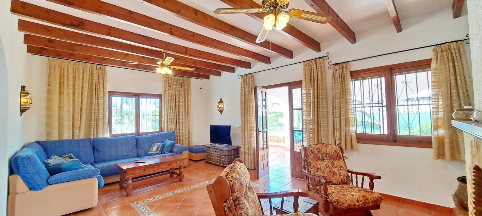 Charming villa near the center of Moraira
