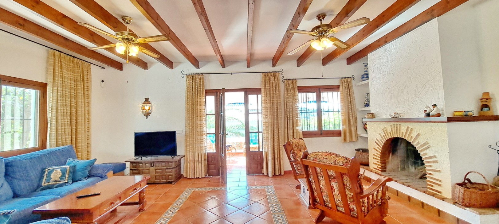Charming villa near the center of Moraira