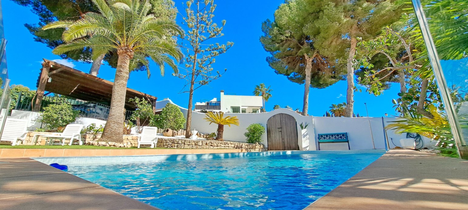 Charming villa near the center of Moraira