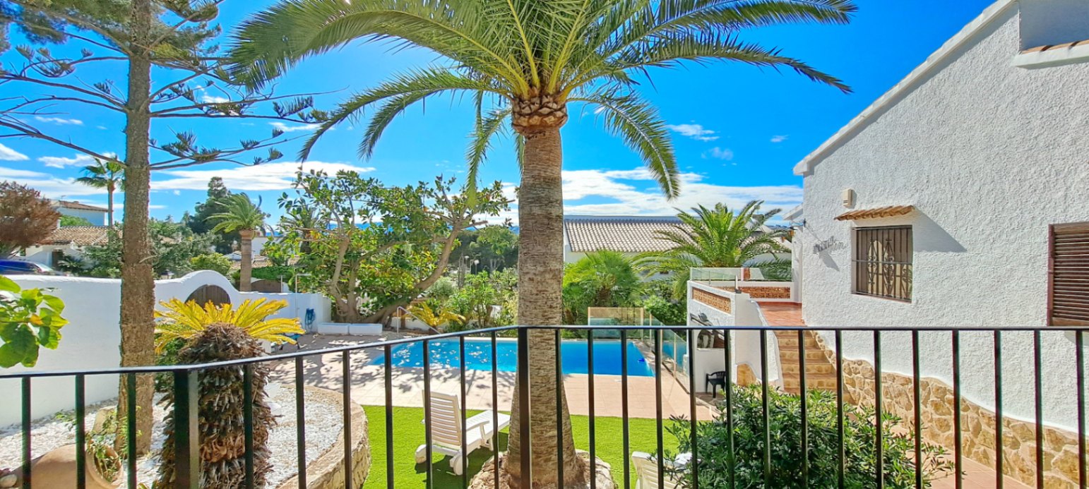 Charming villa near the center of Moraira